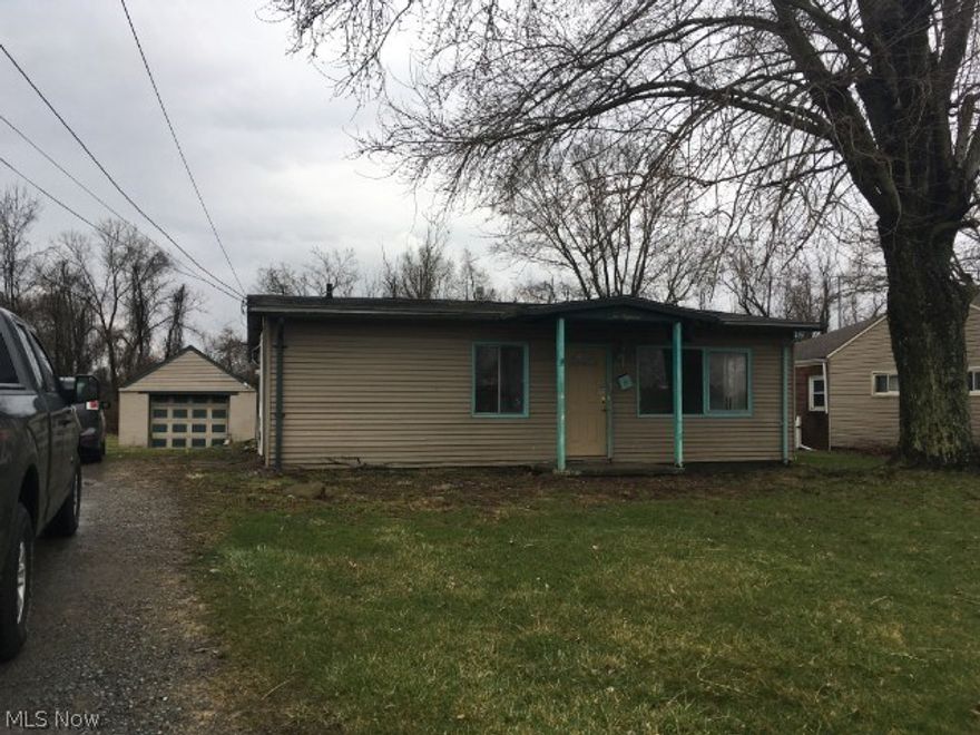 3 bed, 2 bath Mingo Junction, OH home for sale. This property is located on a nice size lot. The interior will benefit from a complete
overhaul. There is a detached garage and shed on the property. This is a ranch style home with some good potential once renovated.