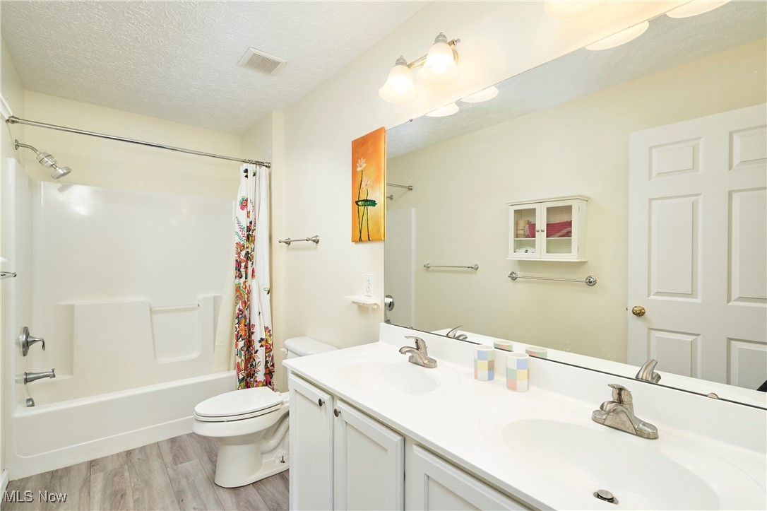 Copley, Ohio 44321, United States, 4 Bedrooms Bedrooms, ,4 BathroomsBathrooms,Residential,Contingent,192351