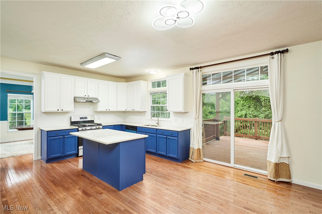 Copley, Ohio 44321, United States, 4 Bedrooms Bedrooms, ,4 BathroomsBathrooms,Residential,Contingent,192351