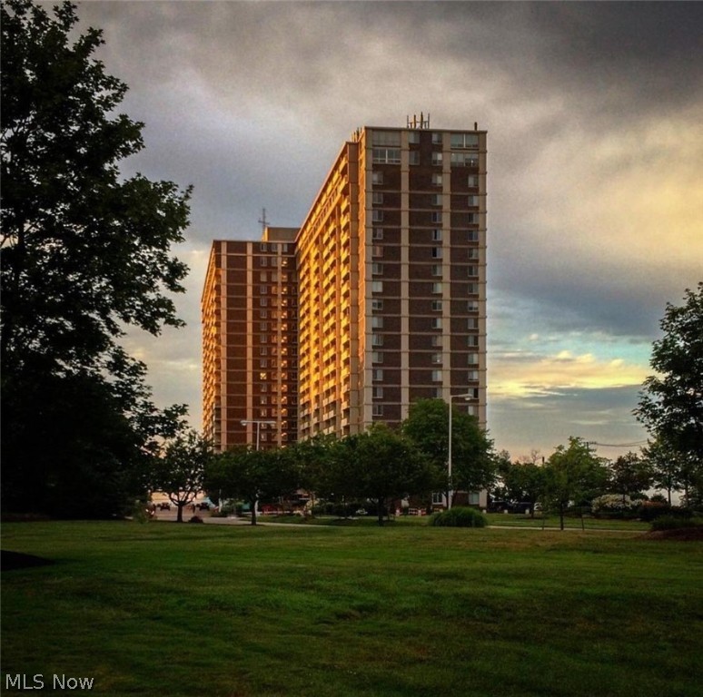 12900 Lake Avenue #722, Lakewood, Ohio image 1