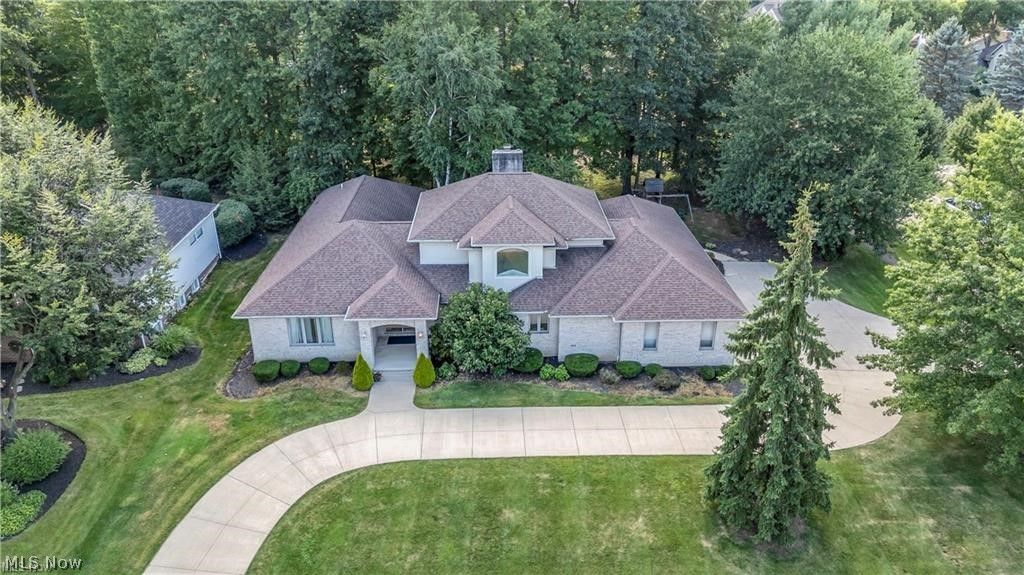 Photo of 416 Castle Pines Drive, Akron, OH 44333 (MLS # 5194592)