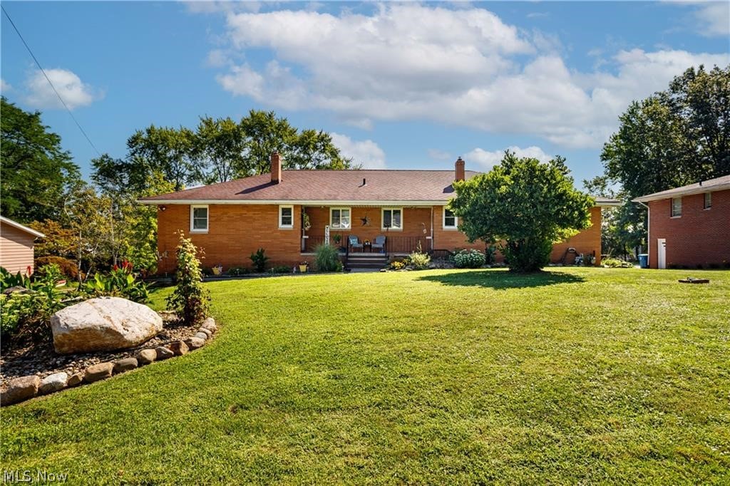 3309 has 2 bd, 1 ba, 2 car garage with patio in back. 3313 has 2bd, 2 full ba, partially finished basement and a deck coming off the back of living room and a 2 car garage.