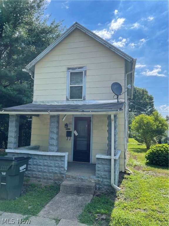 Attention investors, Don't miss the chance to get this 2 bedroom 1 bath home on a dead end quiet street. This house is ready for someone to make it great again by remodeling and reselling or could make a nice rental. Home is in an estate.