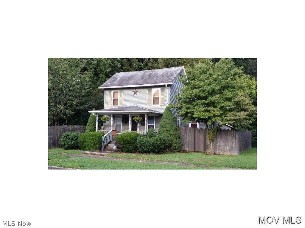 Don't miss this well maintained-updated with a gorgeous kitchen-newer carpet-fresh paint-1st floor bedroom and 1st floor laundry-fenced yard. Easy location. Elem: Belpre Elementary School Elem/Bus: N JrHigh: Belpre Middle School JrHigh/Bus: N High: Belpre High School High/Bus: N Fire: VOL Police: CTY PossFreeGas: N ;SQFT=Fin L1:692, Fin L2:280, Fin Bsmt:0, Fin Above:972, Fin Total:972, Unfin Above:0;GAR= 1 Car Det