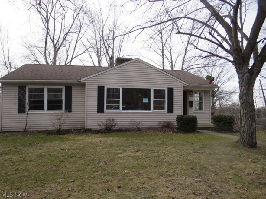 This single family ranch style home offers five total rooms. The property features three bedrooms, one full bath, a kitchen, eating area and living area. THe property offers a full basement with laundry area.