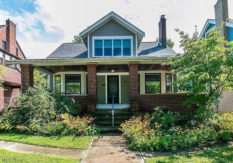 Homes For Sale - 2593 Canterbury Road<br/> Cleveland Heights, OH 44118