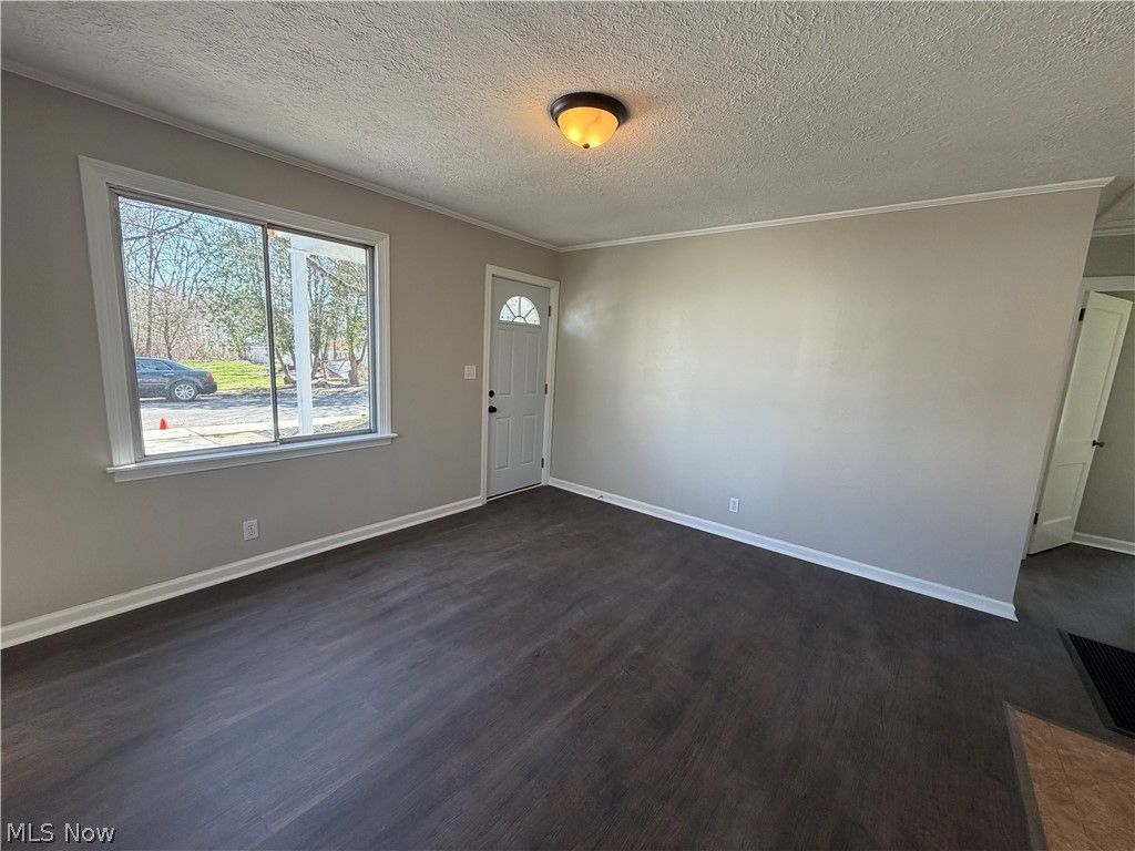 Photo of 510 Sherman Ave, Niles, OH 44446 (MLS # 5197413)