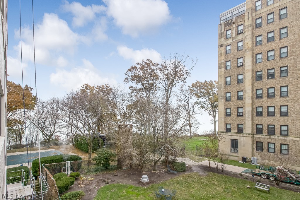 Marine Towers East Condo - Residential