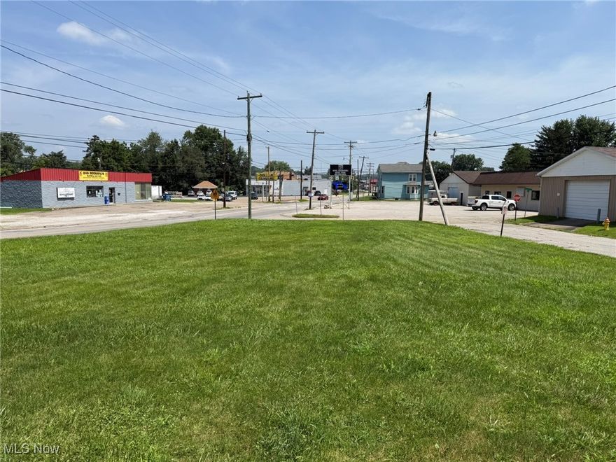 Dudley Ave lot available for small business opportunity. Total of 133 foot of frontage with 13,000+ AADT Traffic count. Located on corner of Dudley Ave and 29th street. Also borders Grand Ave on the Backside.