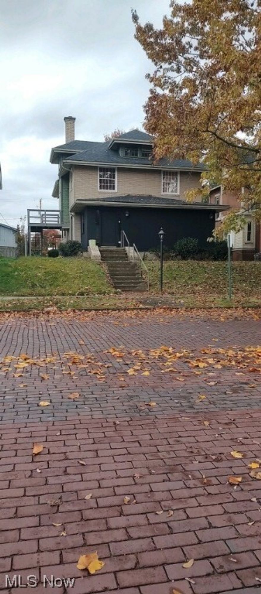 Updated duplex with great location, new roof, new kitchen, bathrroom in lower unit. Rent both units for $1700