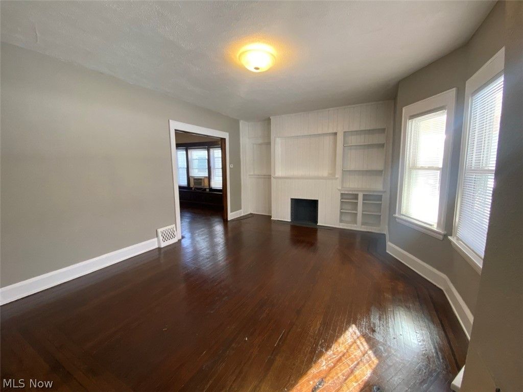 Photo of 418 Crestwood Avenue #1, Akron, OH 44302 (MLS # 5198348)