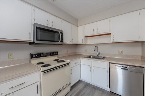 Tiny photo for 6435 Princeton Court #F101, Parma Heights, OH 44130 (MLS # 5254750)