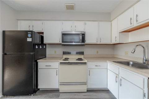 Tiny photo for 6435 Princeton Court #F101, Parma Heights, OH 44130 (MLS # 5254750)