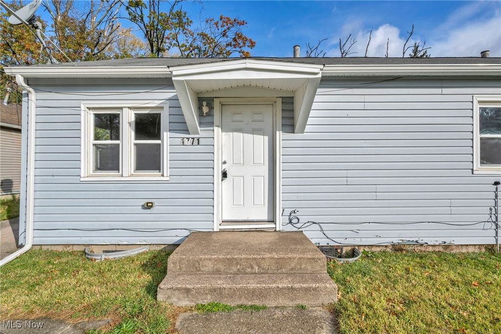 Photo of 1771 E 37th Street, Lorain, OH 44055 (MLS # 5168220)