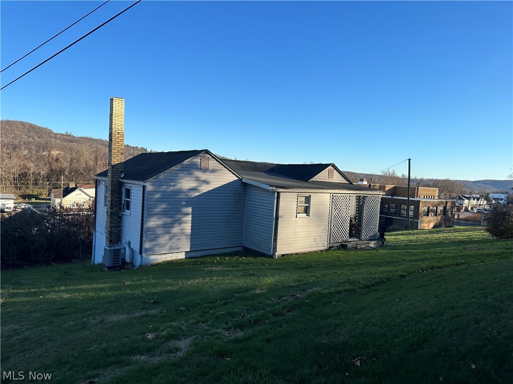 Great investment opportunity current rent is $550 tenant is month to month. Address was 320 rear Parr and was updated to 322 Parr since it was separated. 320 Parr sewer lines may connect to this home. Buyer must do due diligence. Cash or Conventional buyers only please