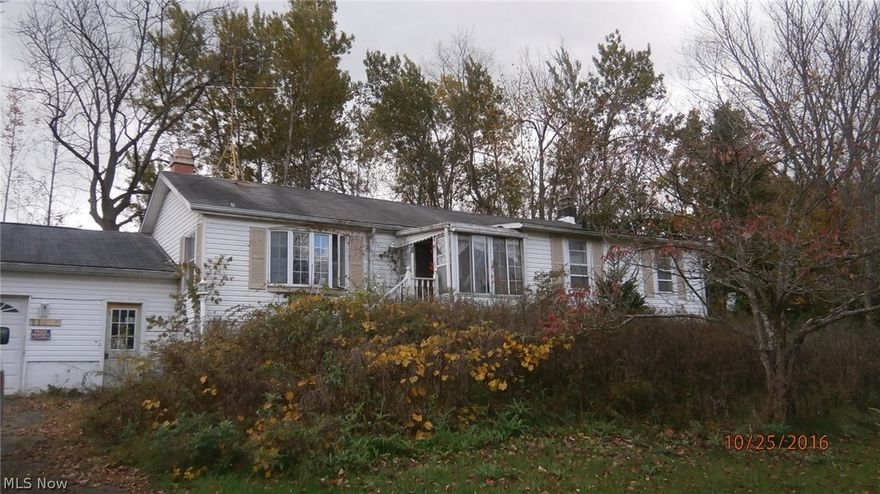 Here is an opportunity to own a 3 bedroom 2 bath home on .35 acres in Kiwanis Lake.  This home has 5 lots and rests on a corner lot.  It also offers an unfinished basement and an attached 2 car garage.  Make this home your own.