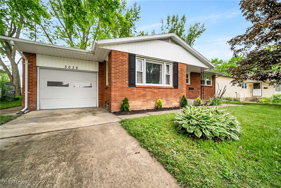 3039 Starlite Drive, Warren, Ohio image 3