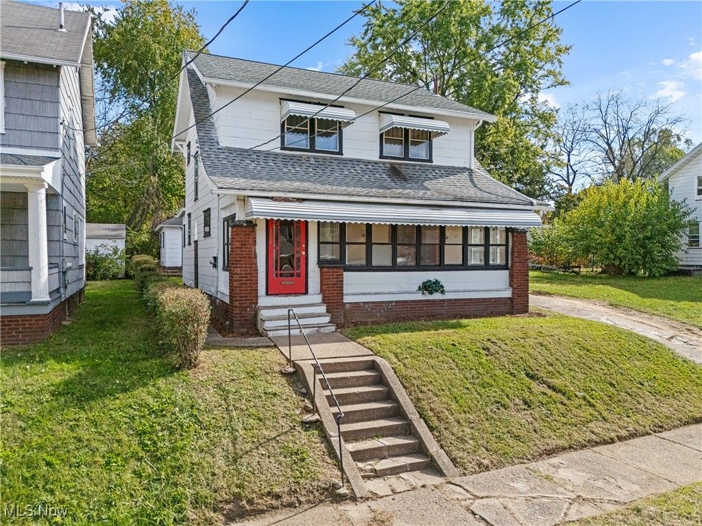 Photo of 1422 Plain Avenue NE, Canton, OH 44714 (MLS # 5165751)
