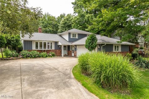 5944 Blakley Drive Highland Heights, OH 44143