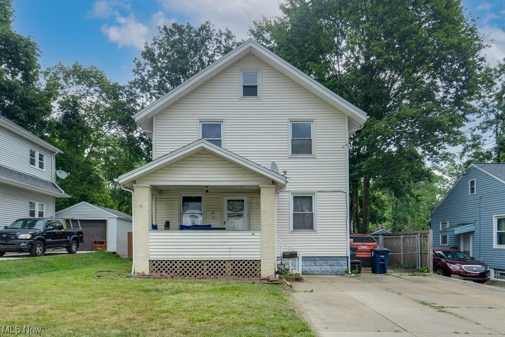 Don't miss out on this captive colonial! Offers 4 beds, a full bath on the main floor, along with one one the the second. Heading up to the third floor you'll notice a finished loft that offers tons of extra space. Basement was water proofed in 2014. Other updates include furnace in 2014 & central air added in 2015. The roof is approximately 10 years old. Great house for a growing family. Seller is replacing carpet on first, and second floor.
Along with all new bedroom doors. No flooring will be added in the kitchen as well. This will occur prior to closing being the seller has two large dogs. They don’t want the new flooring & carpet for the new buyers damaged by the dogs.