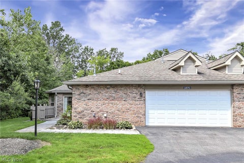 Tiny photo for 2870 Shakespeare Lane, Avon, OH 44011 (MLS # 5237994)