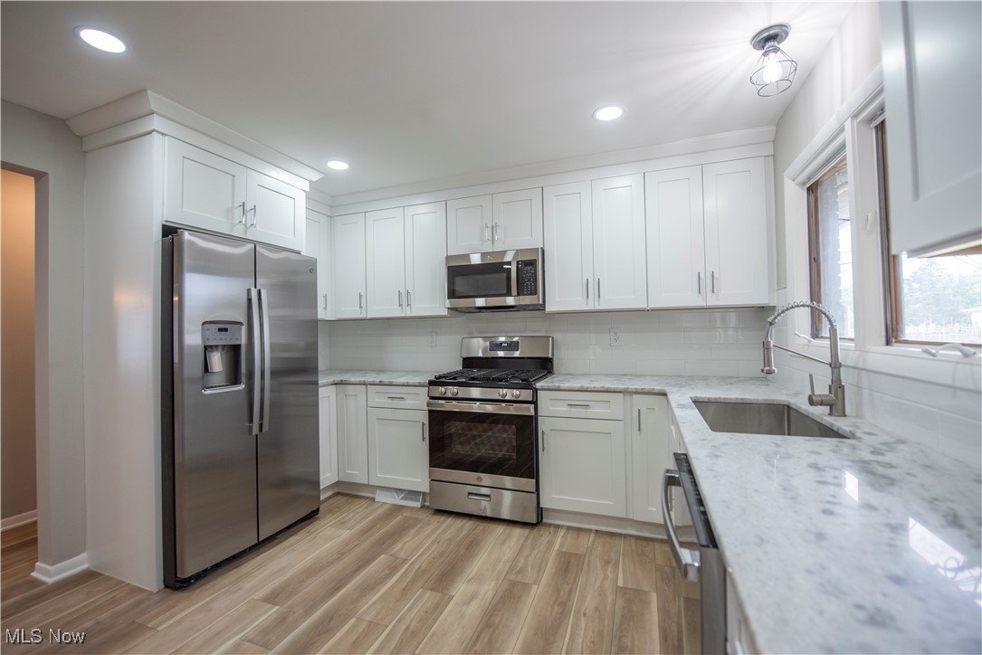 10015 Vista Drive, North Royalton, Ohio image 10