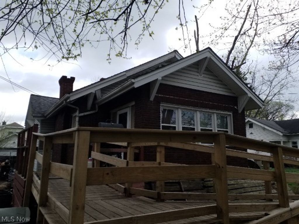 Photo of 3307 Hillman Street, Youngstown, OH 44507 (MLS # 5205343)