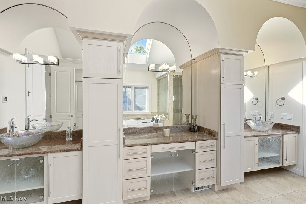 Highland Heights, Ohio 44143, United States, 4 Bedrooms Bedrooms, ,6 BathroomsBathrooms,Residential,Active,224510