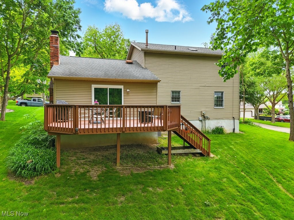 2932 Duquesne Drive, Stow, Ohio image 2