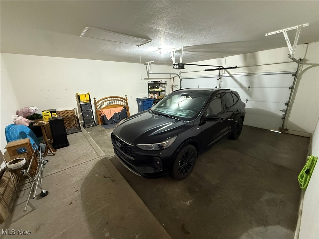 Clingan Xing Condo - Residential