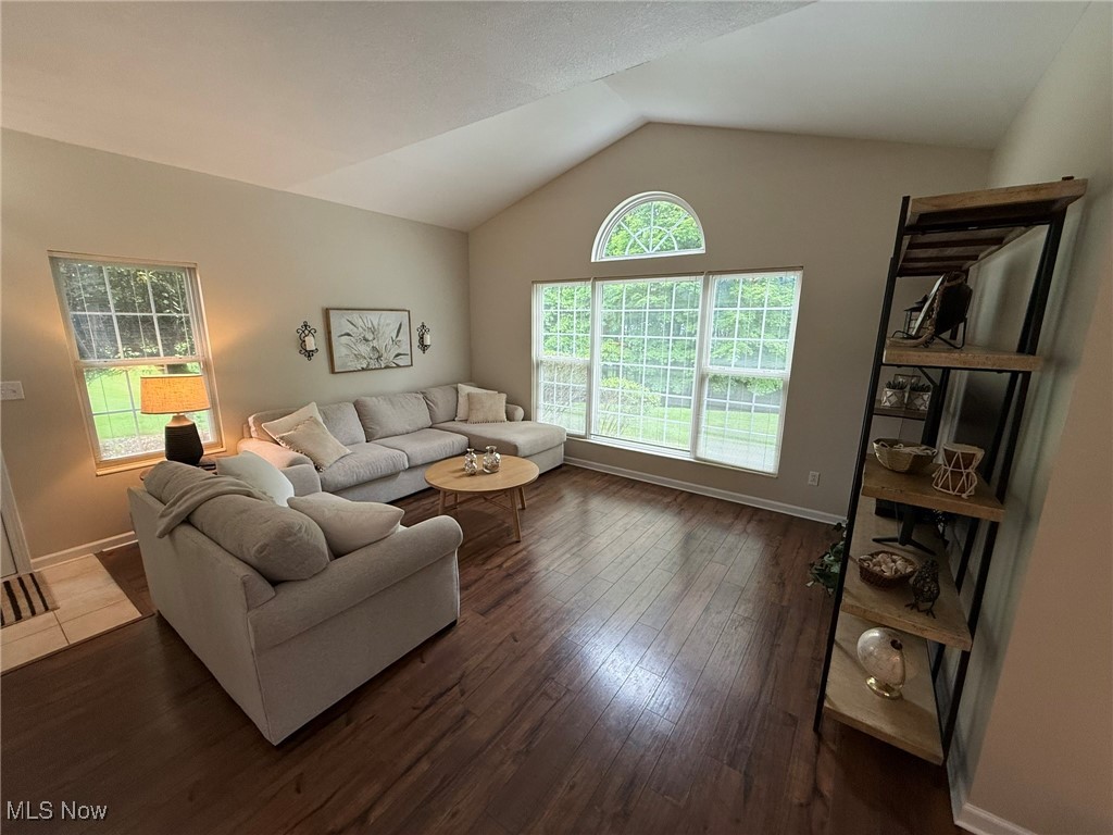 Clingan Xing Condo - Residential