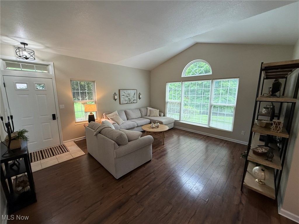 Clingan Xing Condo - Residential