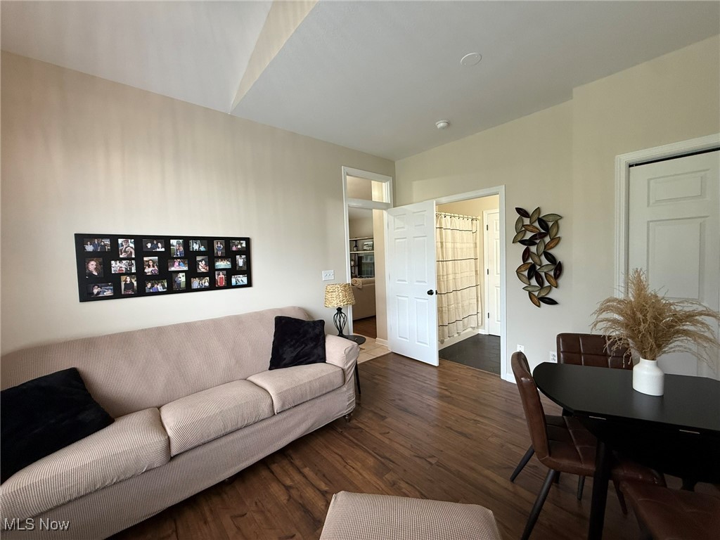 Clingan Xing Condo - Residential