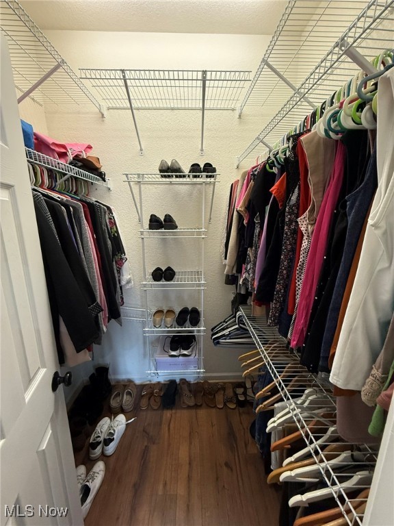 Clingan Xing Condo - Residential