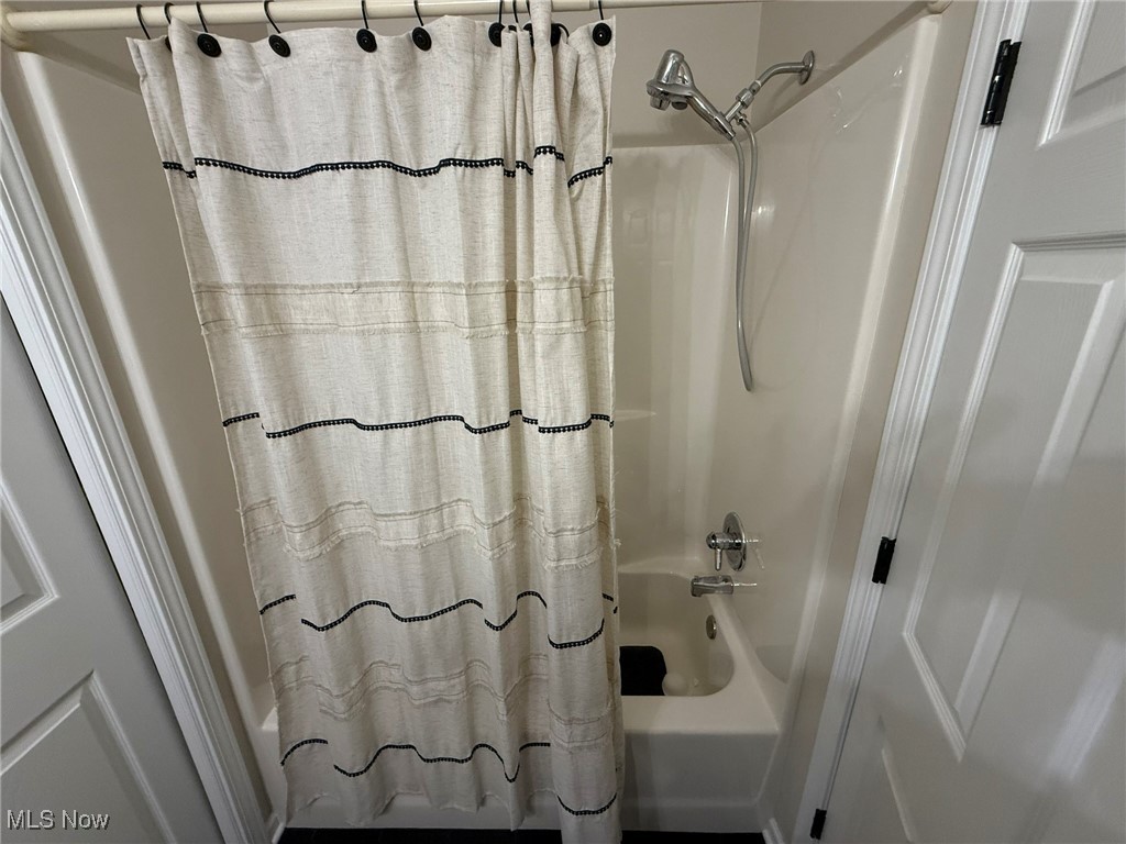 Clingan Xing Condo - Residential