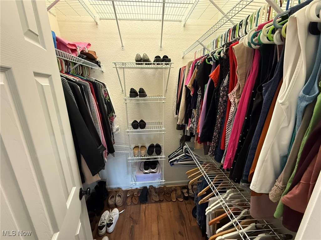 Clingan Xing Condo - Residential