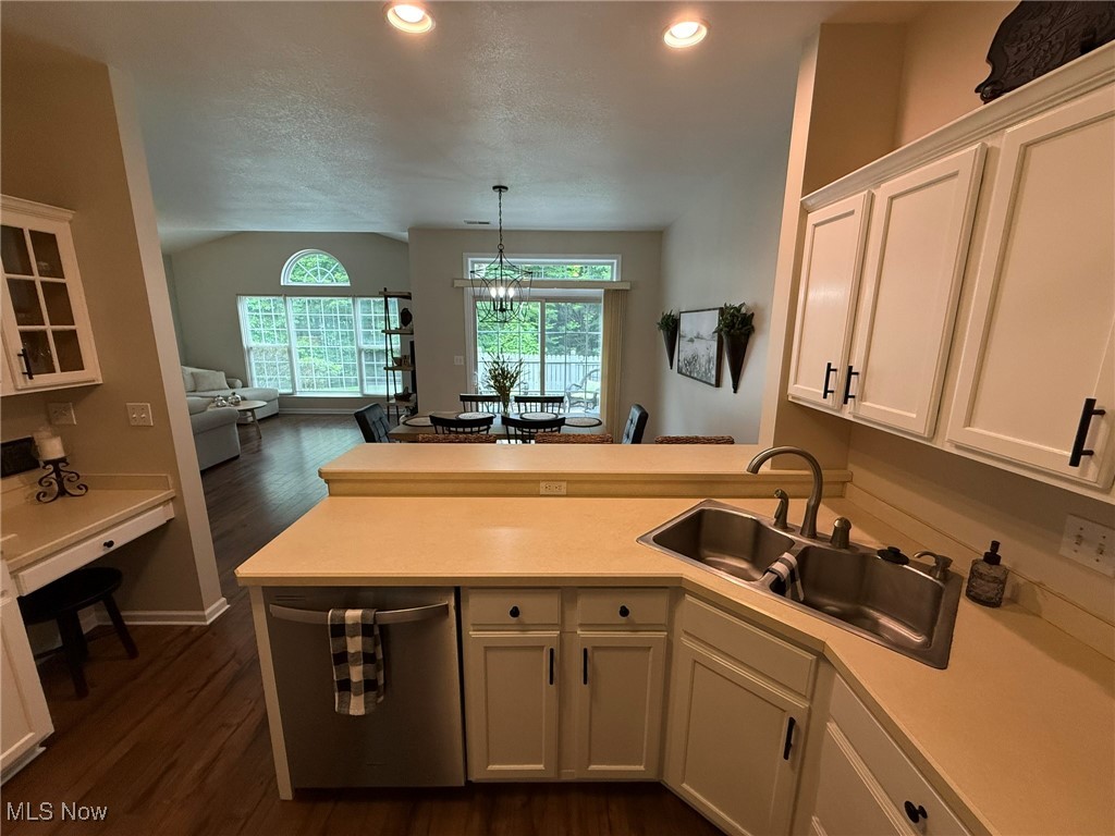 Clingan Xing Condo - Residential