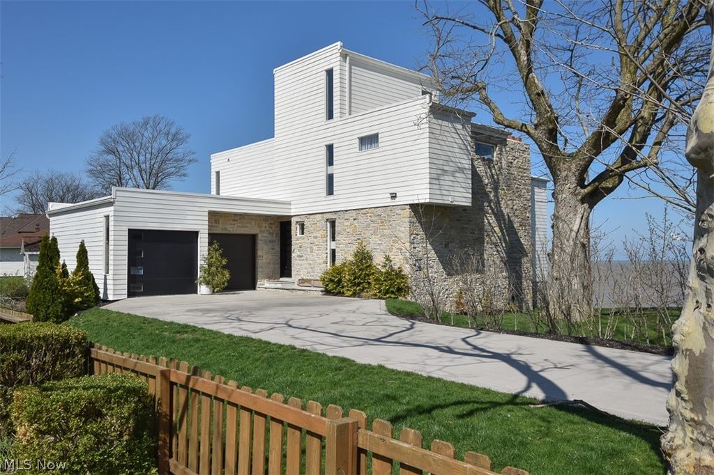 Photo of 280 Buckeye Drive #7, Sheffield Lake, OH 44054 (MLS # 5199311)