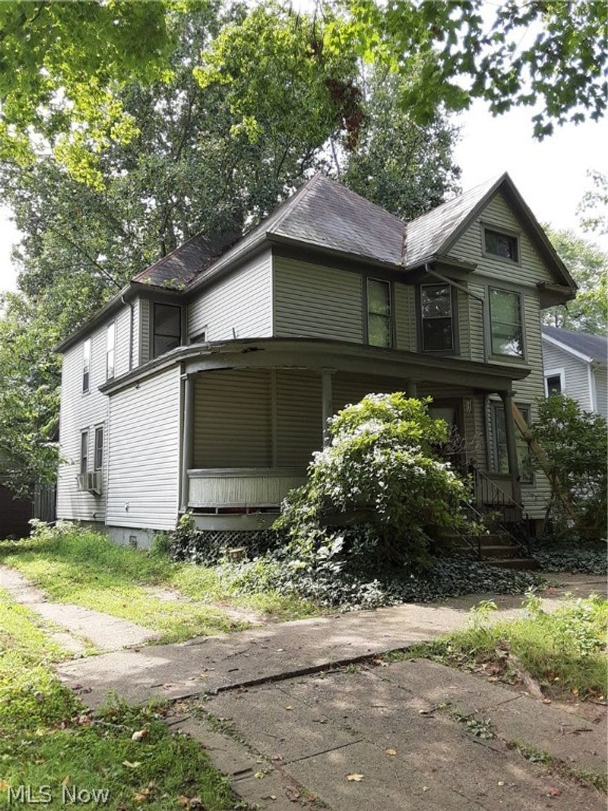 Good bones, needs help.  Great Victorian home with lots of space.  Marietta city neighborhood.  Newer electric panel.