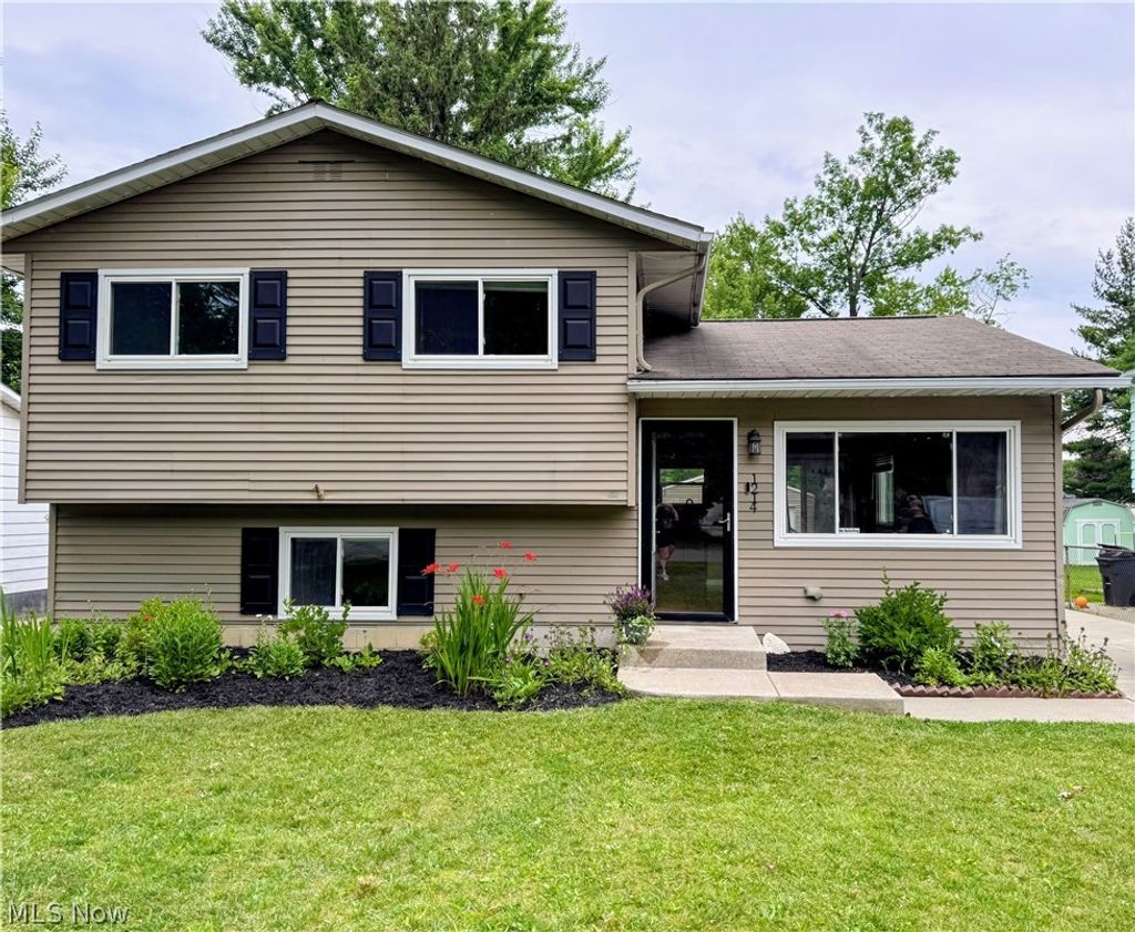 Photo of 1214 Bryce Avenue, Aurora, OH 44202 (MLS # 5223048)