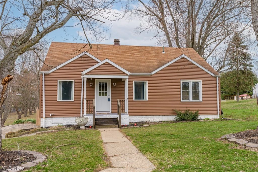 Photo of 1889 Faircrest Street SE, Canton, OH 44707 (MLS # 5191778)