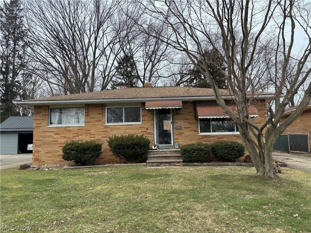Photo of 948 Bern Avenue, Cleveland, OH 44109 (MLS # 5202413)
