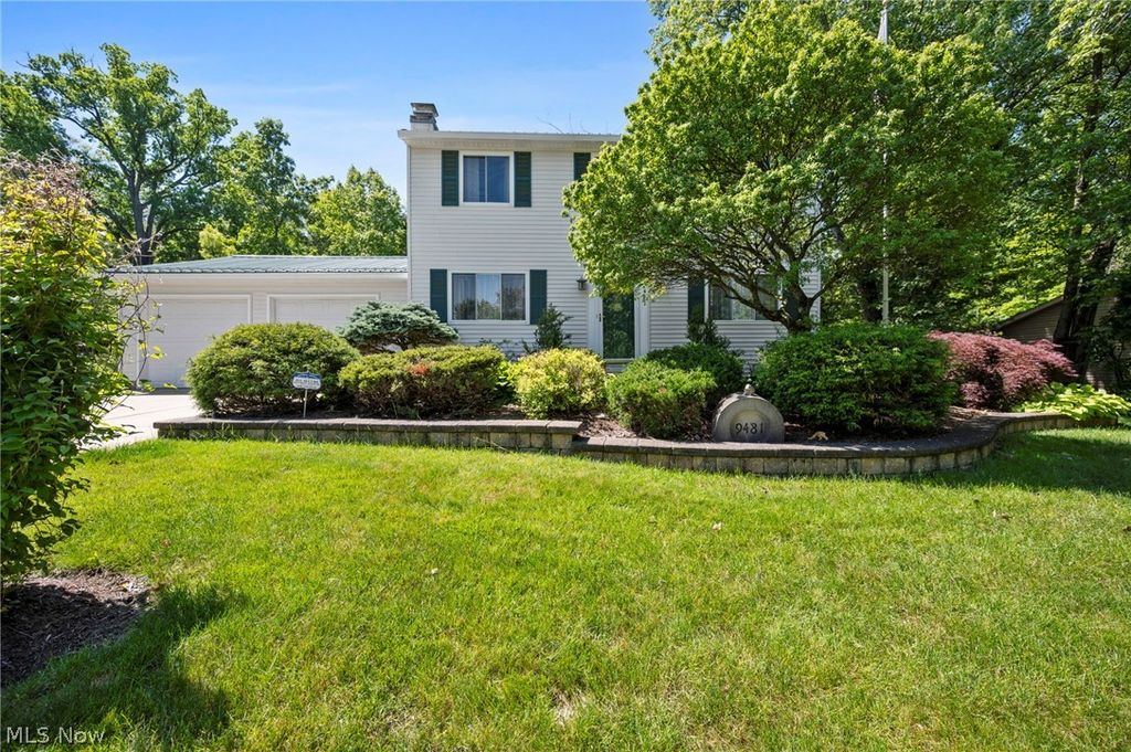 Photo of 9481 Yorkview Drive, North Royalton, OH 44133 (MLS # 5216106)
