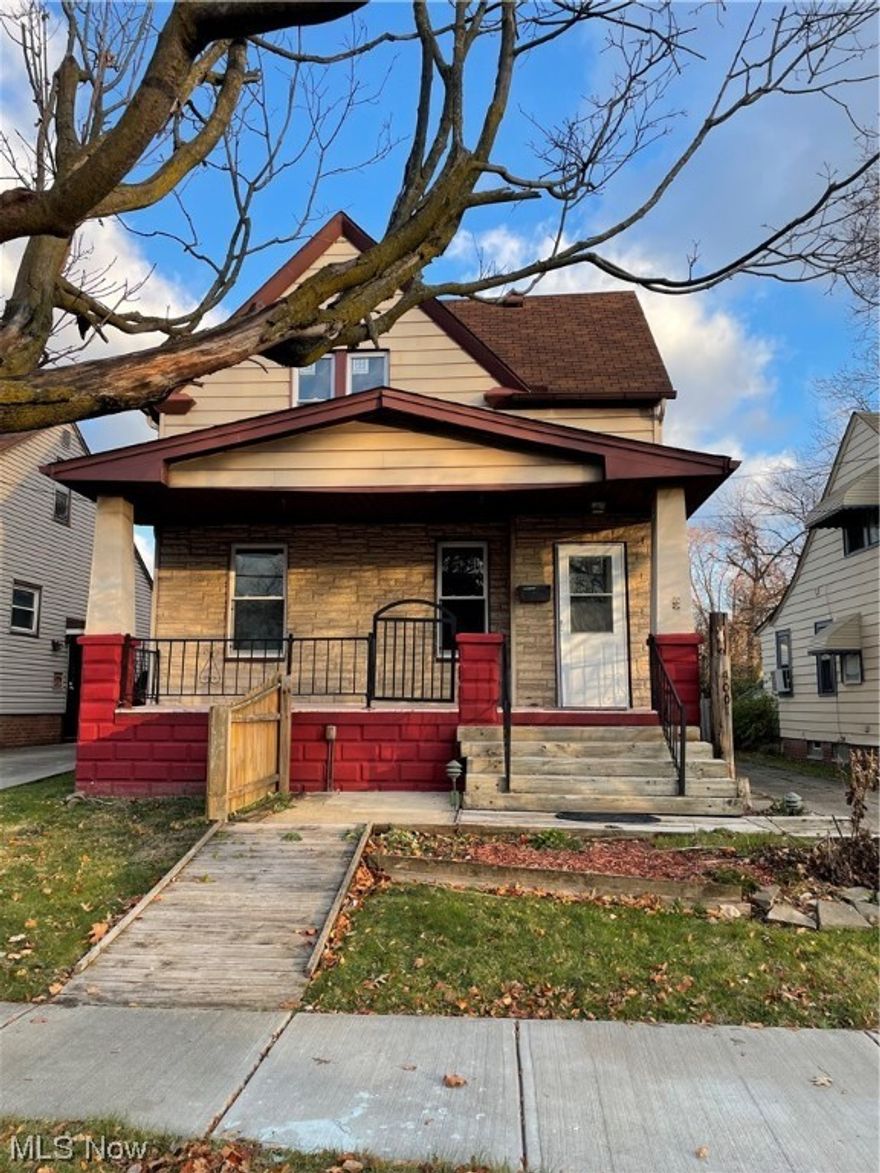 Spectacular Cape Cod Home on a no outlet street! Backs up to Washington Golf Coarse! Home has a newly remodeled kitchen and
bath! Kitchen has newer stainless steel appliances, counter tops, and Laminate floor covering! The bathroom has a newer vanity,
counter, counter top, toilet, tub and tub surround! Floor plan is light, bright, open and airy!
Bedroom 3 can be used as an office or bonus room-was a bedroom in days gone by-just needs finishing touches to make it a bedroom.
Home has newer floor coverings, vinyl windows, carpet, light fixtures, electric and panel box and plumbing fixtures!
Garage is a 2 car garage and has electric and a garage door opener! Home is a minute or two from the freeway!
Large deep lot is fully fenced and great for kids' play, pets and gardening!.