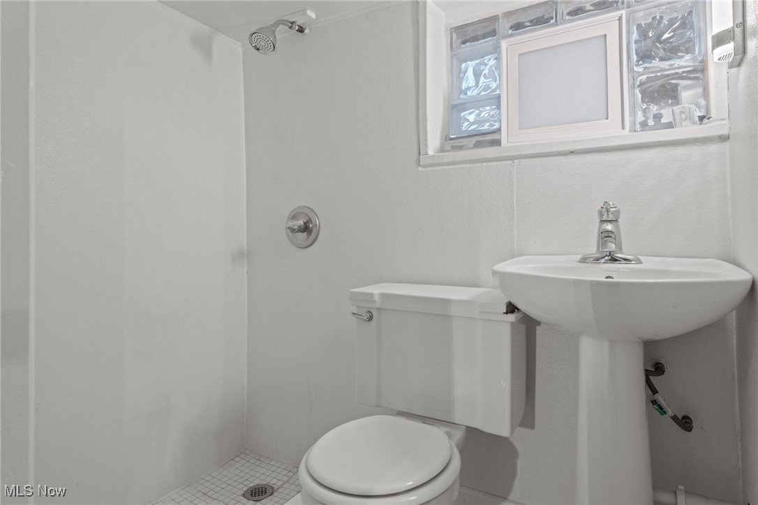 Cleveland, Ohio 44102, United States, 5 Bedrooms Bedrooms, ,2 BathroomsBathrooms,Residential,Pending,82885