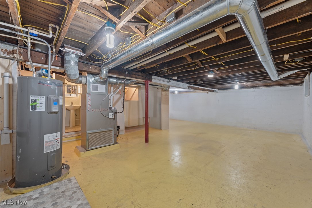 Cleveland, Ohio 44102, United States, 5 Bedrooms Bedrooms, ,2 BathroomsBathrooms,Residential,Pending,82885