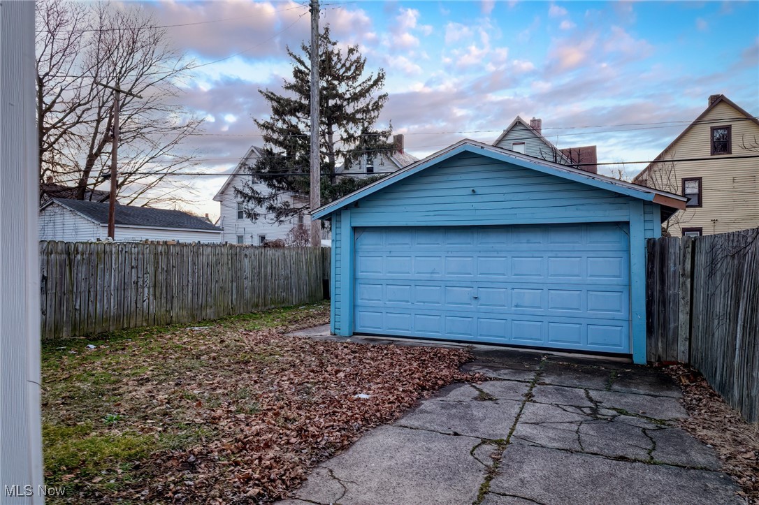 Cleveland, Ohio 44102, United States, 5 Bedrooms Bedrooms, ,2 BathroomsBathrooms,Residential,Pending,82885