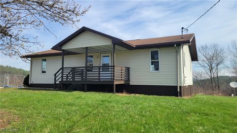 Homes For Sale - 105 Woodcrest Lane<br/> Marietta, OH 45750