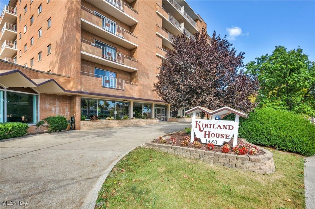 Photo of 1480 Warren Road, Lakewood, OH 44107 (MLS # 5164017)