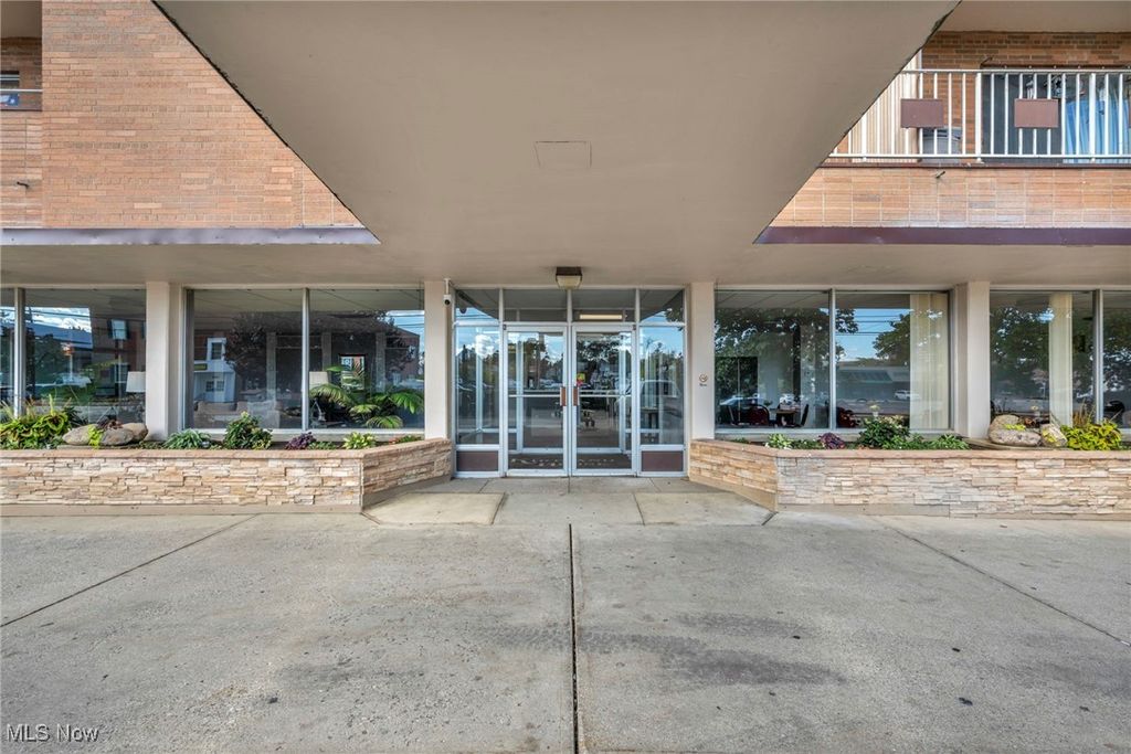 Photo of 1480 Warren Road, Lakewood, OH 44107 (MLS # 5164017)